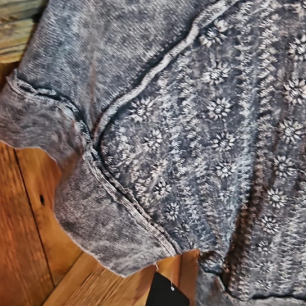 283 Washed Black Short-Sleeve Henley with Textured Front Panel - Picture 5 of 10